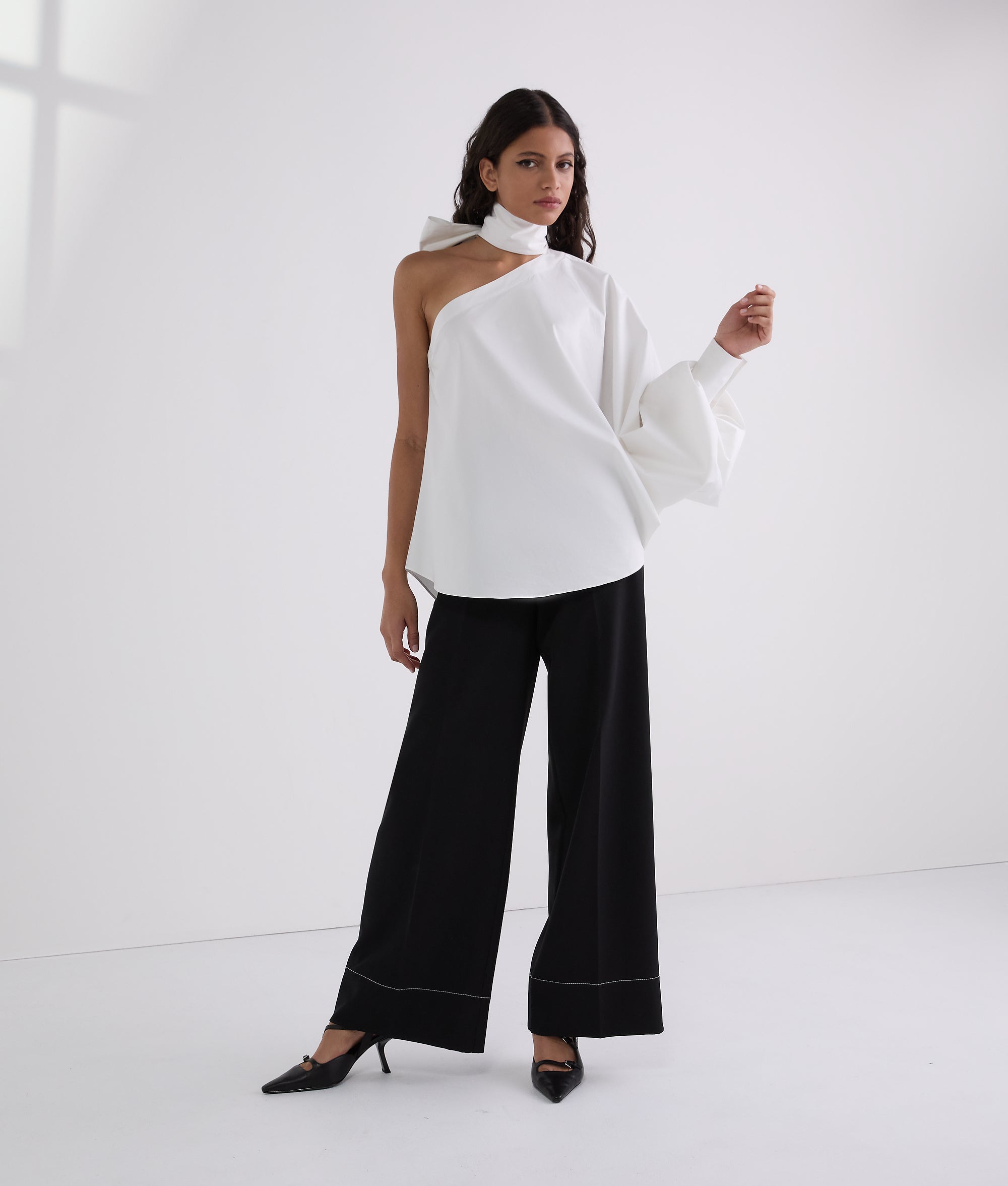 ONE-SLEEVE BOW-DETAIL SHIRT - Image 4